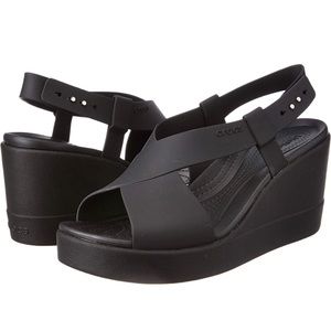 Croc Wedges size 8.. amazingly comfortable!!!